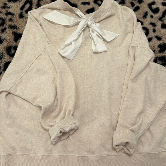 Aerie cream sweatshirt with tie back - Picture 2 of 3
